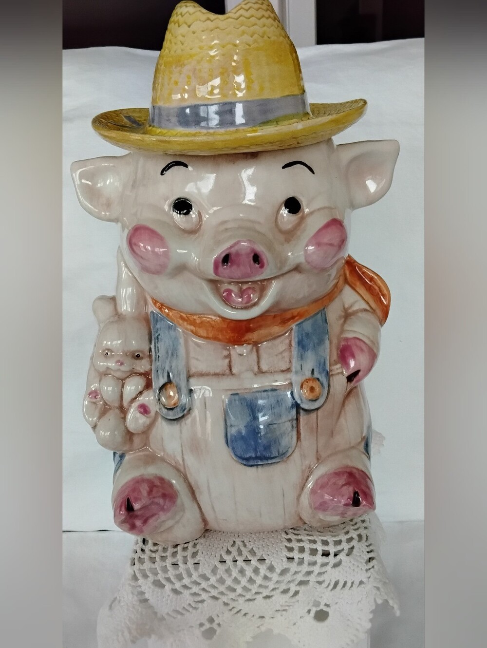 Vtg Ceramic Farmer Pig Cookie Jar with Yellow Straw Hat By Treasure Craft USA